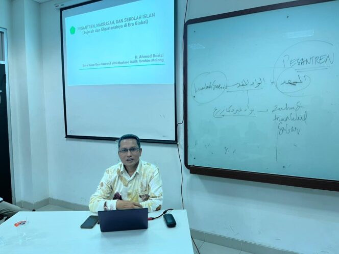 
 Kritik Ideal Prof. Barizi terhadap Realitas Pesantren
