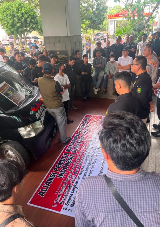 
 Mahasiswa Sampaikan Mosi Tidak Percaya kepada Institusi Kejaksaan, Aksi di Kejari Palembang dan Kejati Sumsel Sempat Memanas
