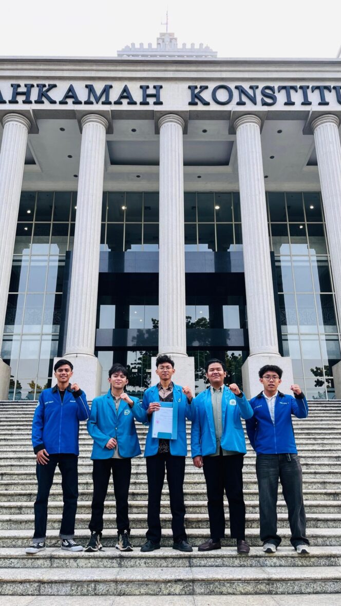
 Aliansi Mahasiswa UIN Jakarta Serahkan Amicus Curiae ke Mahkamah Konstitusi, Bawa Realitas Pendidikan ke Hadapan Hakim Konstitusi