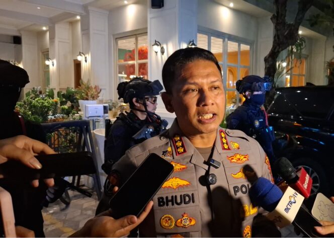 
 Polisi Bongkar Isi Brankas di Cafe de’CLAN, Temukan Uang Dolar dan Sejumlah Dokumen