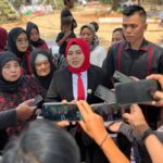 Soroti Petani Patungan Perbaiki Jalan Desa, Anggota DPRD Lebak Tika Kartika Sari: Pemkab Harus Malu IMG_8619