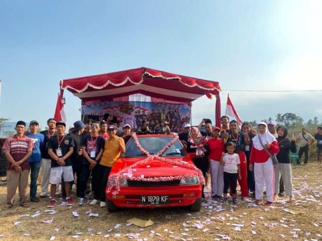 
 Rayakan HUT Kemerdekaan ke -81, KKN UNIKAMA dan Warga RT 09 Ampelantuk Sukodadi Lakukan Jalan Sehat Berhadiah Mobil dan Domba