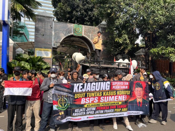 
 Demo Kejagung Jilid II, Kopma Jatim Desak Periksa dan Tersangkakan Abrari dalam Kasus BSPS Sumenep