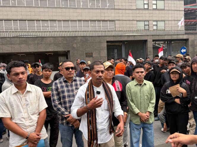 
 Warga Tanimbar Gelar Aksi Demo di Kedubes Jepang, Desak Penyelesaian Hak Tanah Adat Blok Masela